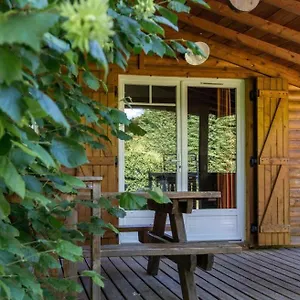 https://camping-la-ferme-des-epinettes.hotels-rhonealpes.com
