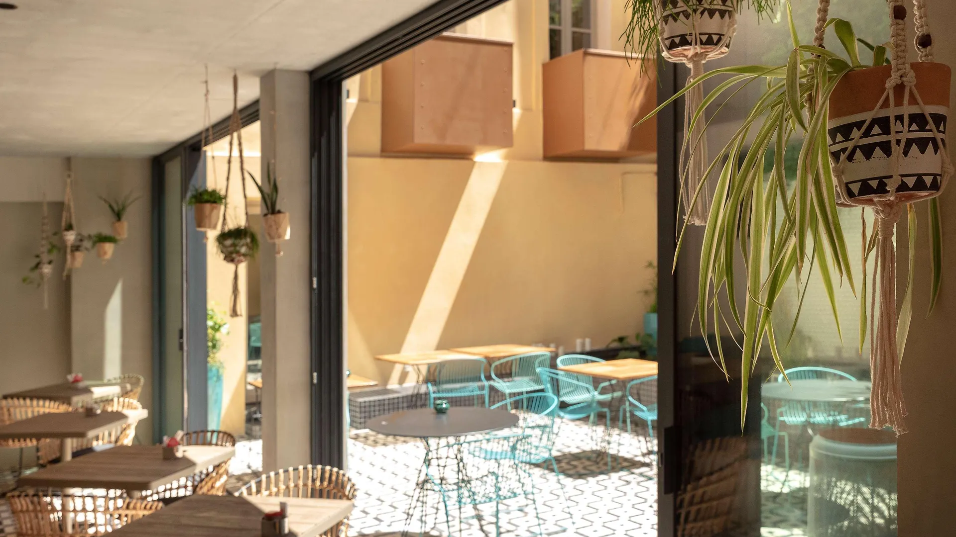 Best Western Plus Hotel La Joliette Marseille 4*,  France